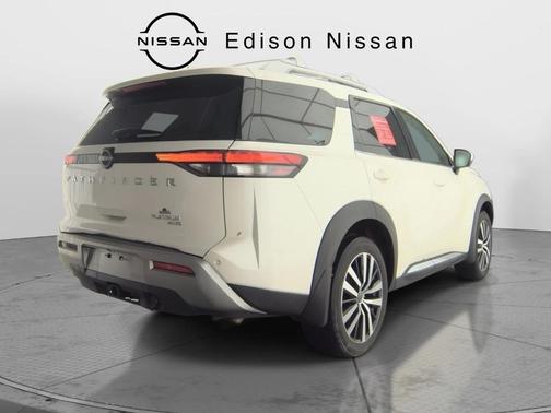 2024 Nissan Pathfinder Platinum 4WD