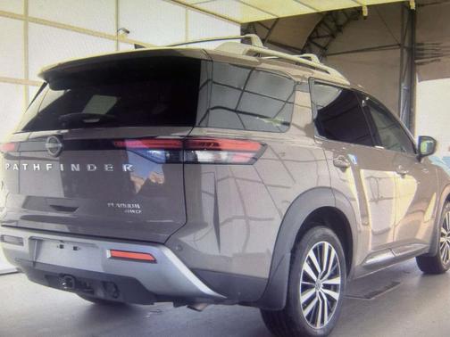 2025 Nissan Pathfinder Platinum 4WD