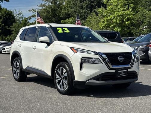 Pearl White Tricoat 2023 Nissan Rogue SV