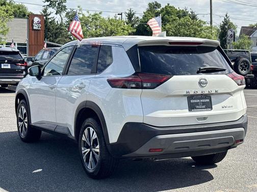 Pearl White Tricoat 2023 Nissan Rogue SV