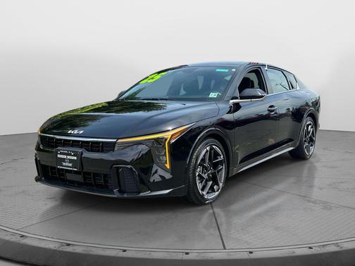 Aurora Black Pearl 2025 Kia K4 GT-Line