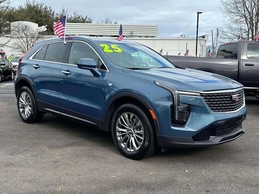 2025 Cadillac XT4 Premium Luxury