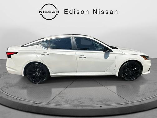 2022 Nissan Altima SR FWD