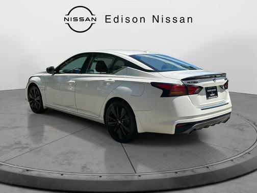 2022 Nissan Altima SR FWD