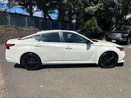 2022 Nissan Altima SR FWD