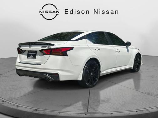 2022 Nissan Altima SR FWD