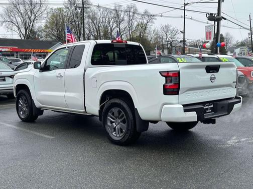 Glacier White 2025 Nissan Frontier SV