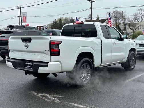 Glacier White 2025 Nissan Frontier SV