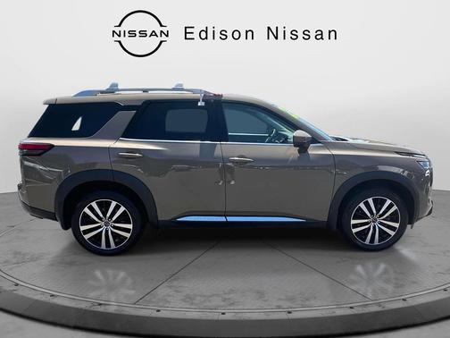 2023 Nissan Pathfinder Platinum 4WD