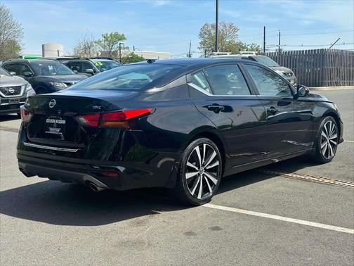 2022 Nissan Altima SR FWD