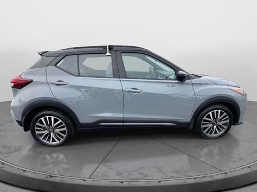 Gray/Super Black 2023 Nissan Kicks SR