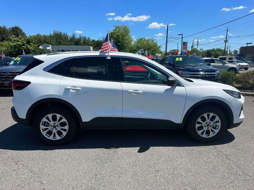 Oxford White 2023 Ford Escape Active