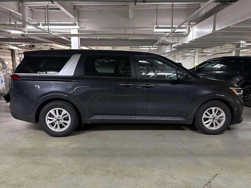 2022 Kia Carnival LXS