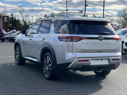2024 Nissan Pathfinder Platinum 4WD