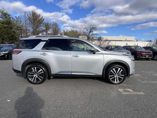 2024 Nissan Pathfinder Platinum 4WD
