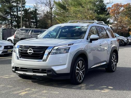 2024 Nissan Pathfinder Platinum 4WD