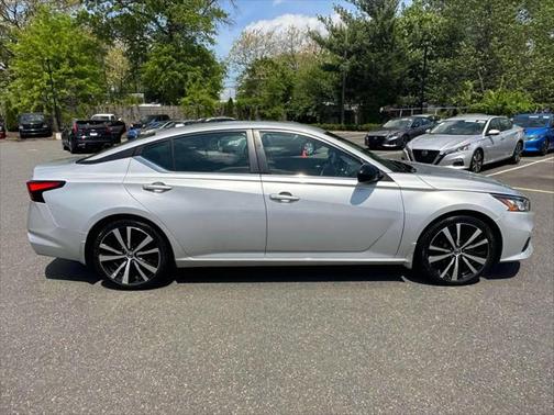2022 Nissan Altima SR FWD