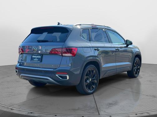 Pure Gray 2022 Volkswagen Taos 1.5T SE