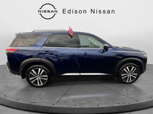 2025 Nissan Pathfinder Platinum 4WD