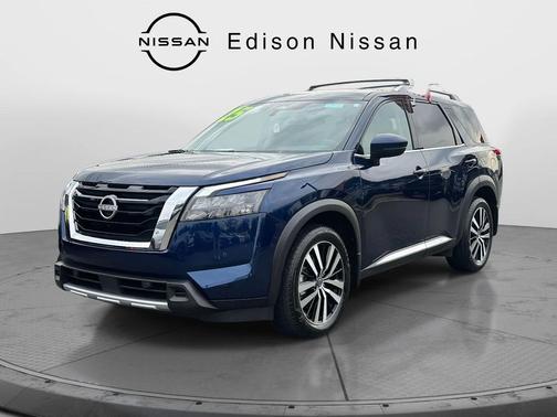 2025 Nissan Pathfinder Platinum 4WD