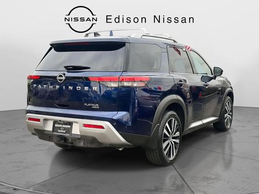 2025 Nissan Pathfinder Platinum 4WD