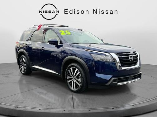 2025 Nissan Pathfinder Platinum 4WD