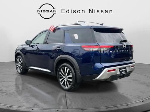 2025 Nissan Pathfinder Platinum 4WD