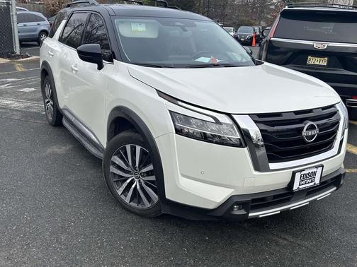 2022 Nissan Pathfinder Platinum 4WD