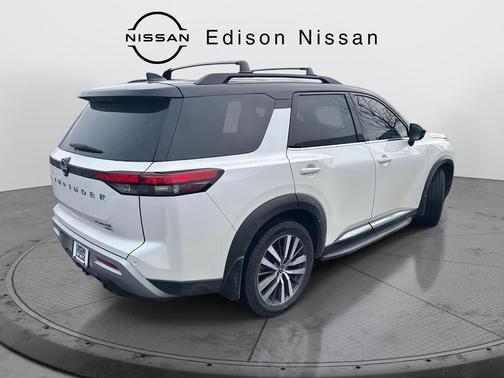 2022 Nissan Pathfinder Platinum 4WD