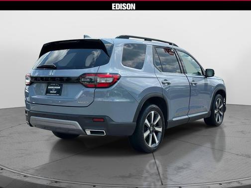 Obsidian Blue Pearl 2023 Honda Pilot Touring 8-Passenger