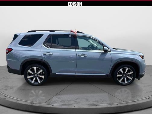 Obsidian Blue Pearl 2023 Honda Pilot Touring 8-Passenger