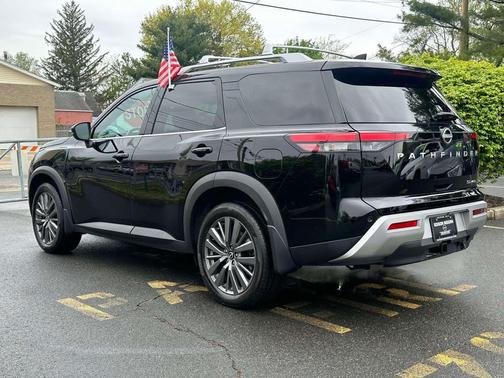 Super Black 2024 Nissan Pathfinder SL 4WD