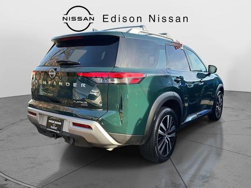 2023 Nissan Pathfinder Platinum 4WD