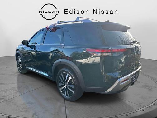 2023 Nissan Pathfinder Platinum 4WD