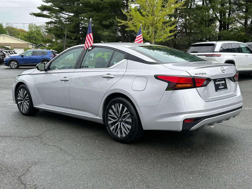 Brilliant Silver Metallic 2024 Nissan Altima 2.5 SV