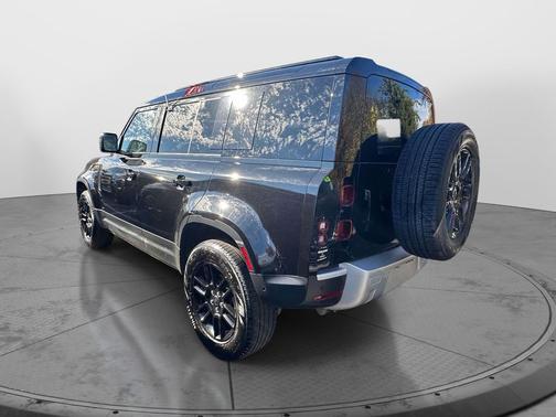 Santorini Black Metallic 2025 Land Rover Defender 110 P300