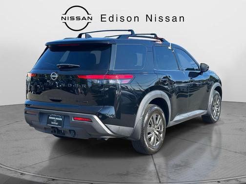 2022 Nissan Pathfinder SV 4WD