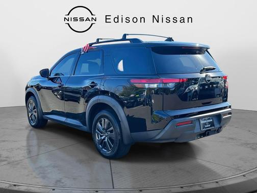 2022 Nissan Pathfinder SV 4WD