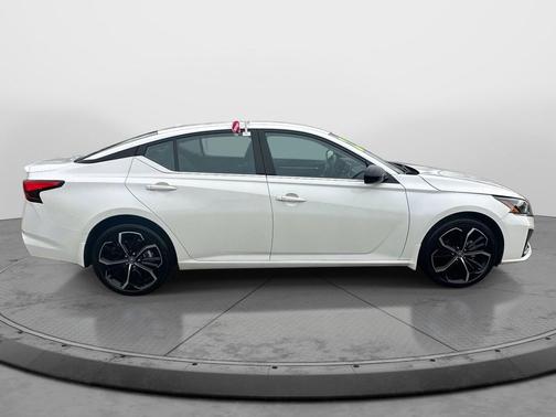 2023 Nissan Altima SR Intelligent AWD