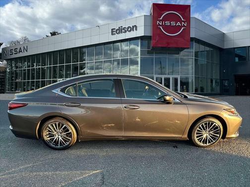2022 Lexus ES 350 Base