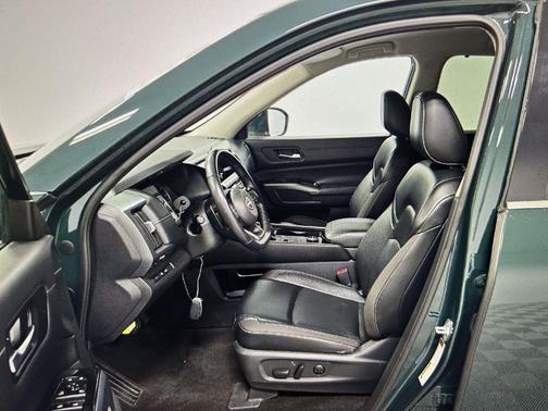 2023 Nissan Pathfinder SL 4WD