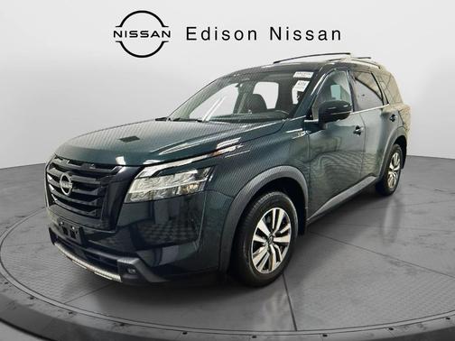 2023 Nissan Pathfinder SL 4WD