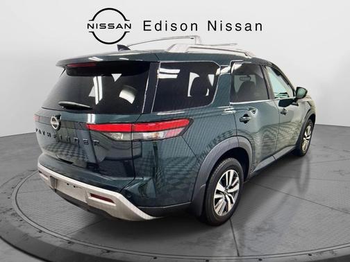 2023 Nissan Pathfinder SL 4WD