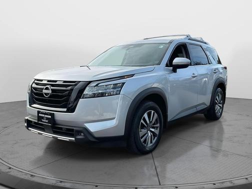 2023 Nissan Pathfinder SL 4WD