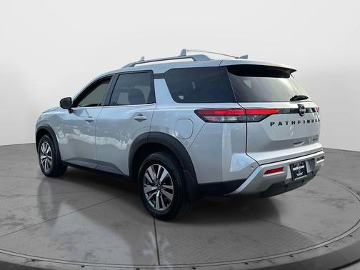 2023 Nissan Pathfinder SL 4WD