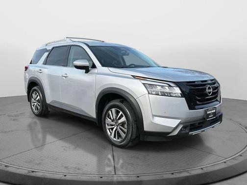 2023 Nissan Pathfinder SL 4WD