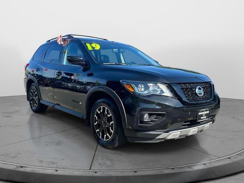Magnetic Black Pearl 2019 Nissan Pathfinder SL