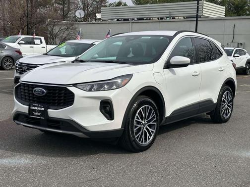 Star White Metallic Tri-Coat 2023 Ford Escape PHEV Base