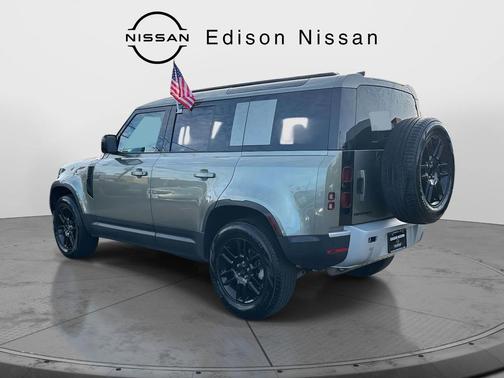 2025 Land Rover Defender 110 P300