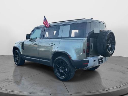 2025 Land Rover Defender 110 P300